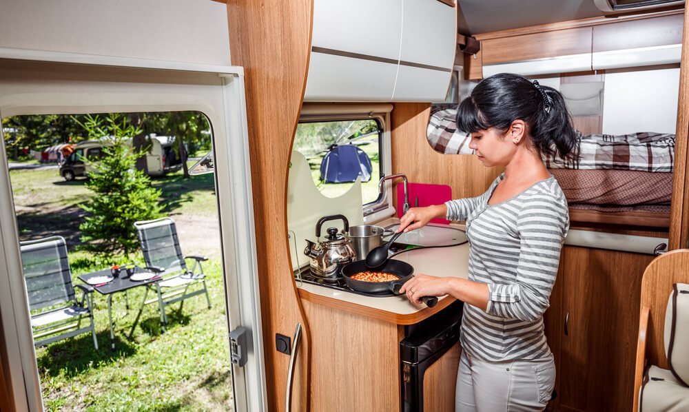 Why Farmers Markets Beat Grocery Stores for Van Life Shopping