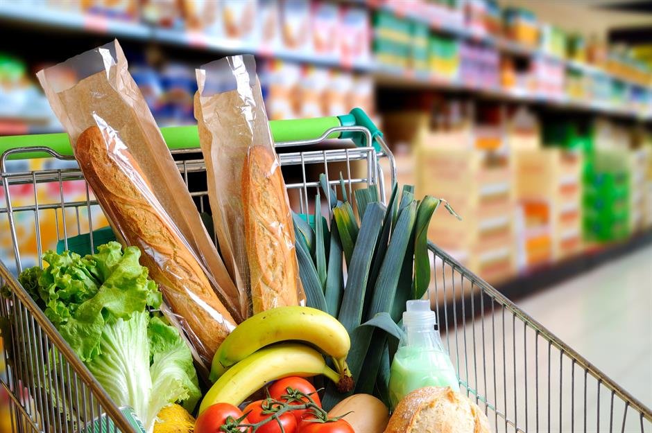 Why Farmers Markets Beat Grocery Stores for Van Life Shopping
